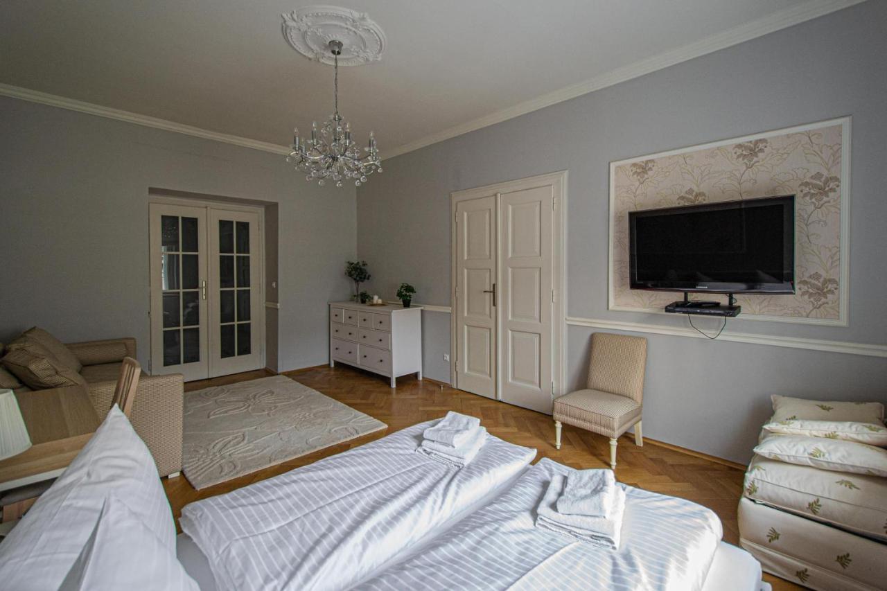 Luxury Central 150M2 Apartment On Wencelas Square With Private Garage Prag Exterior foto