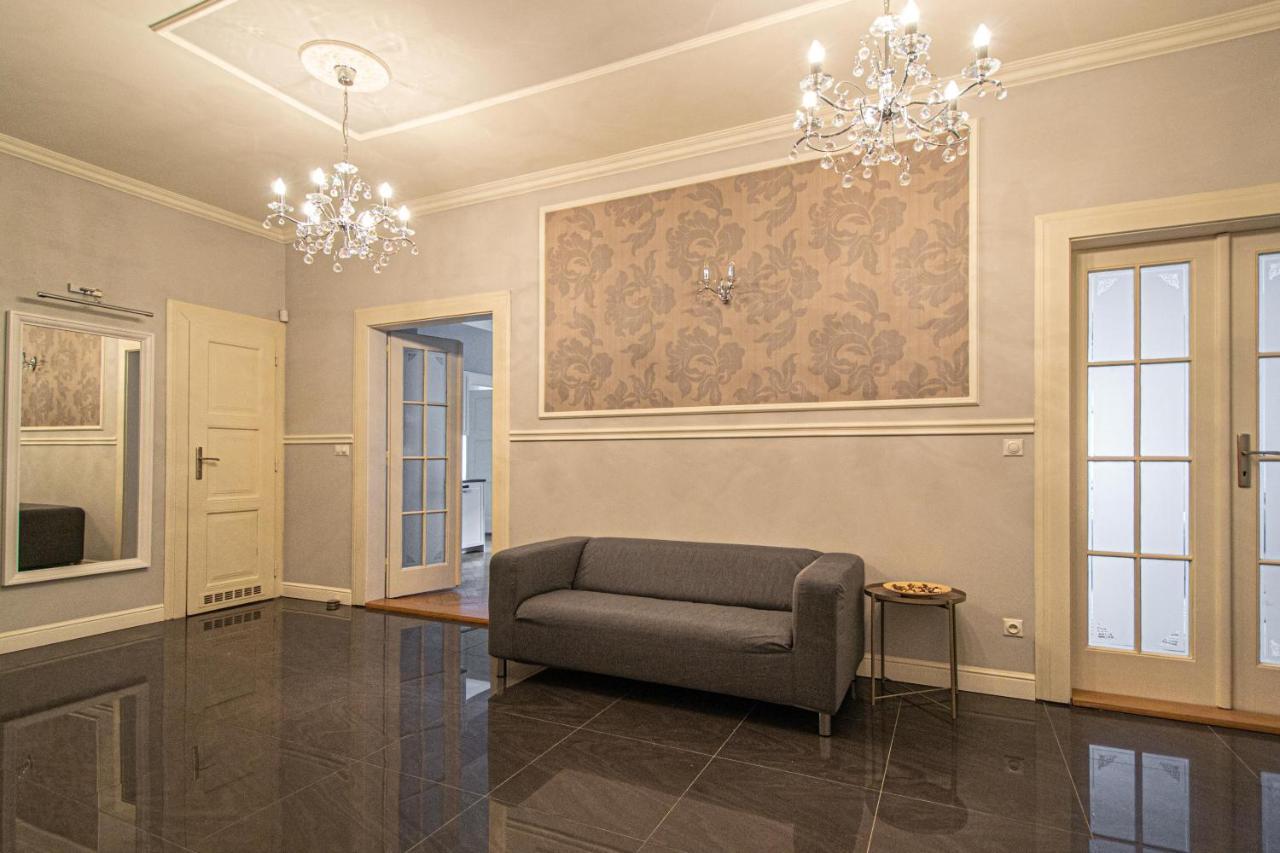 Luxury Central 150M2 Apartment On Wencelas Square With Private Garage Prag Exterior foto