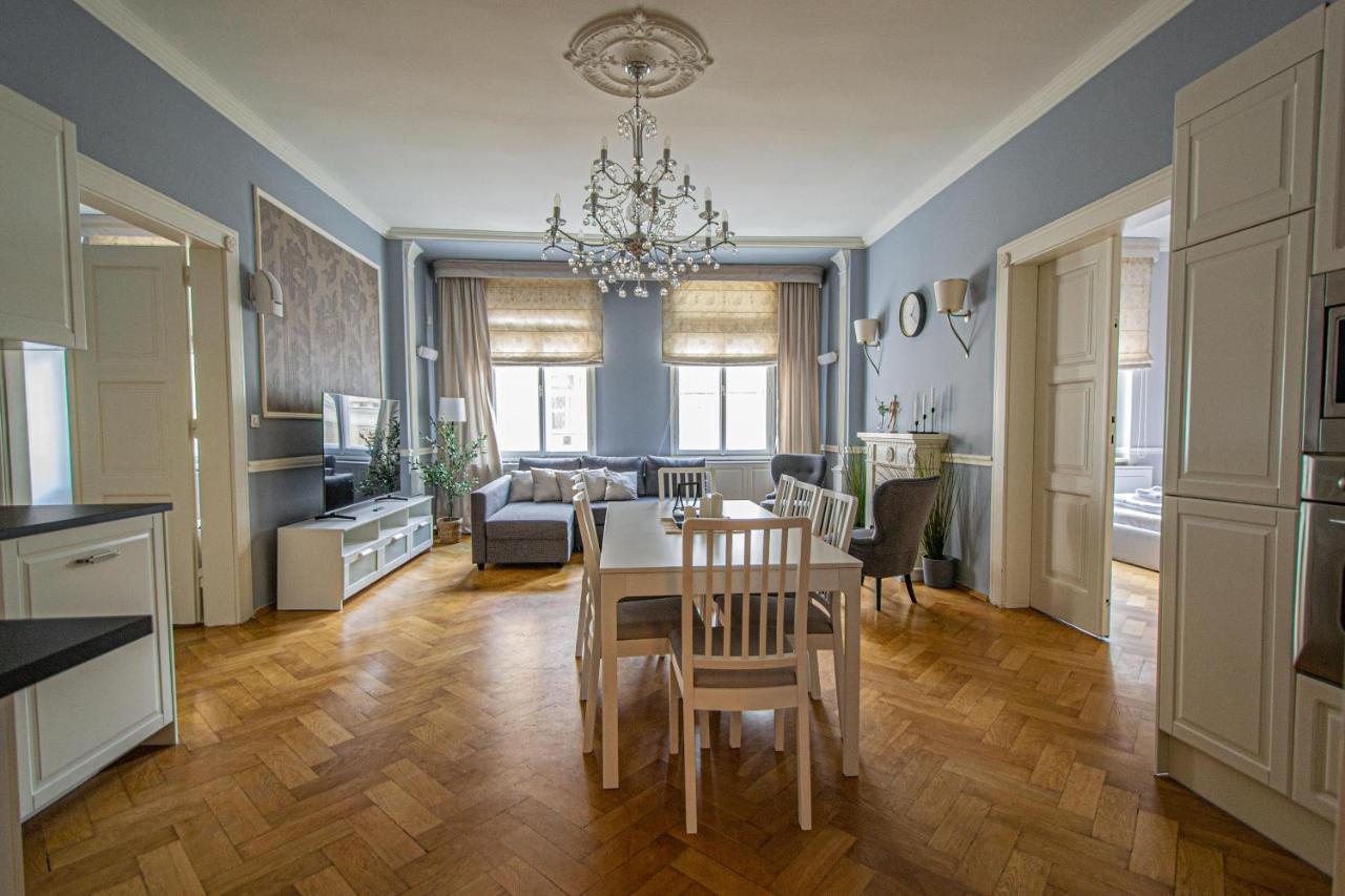 Luxury Central 150M2 Apartment On Wencelas Square With Private Garage Prag Exterior foto