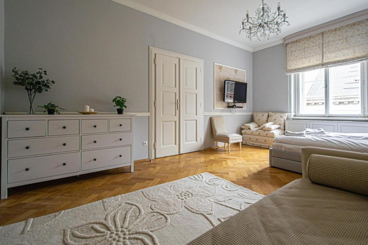 Luxury Central 150M2 Apartment On Wencelas Square With Private Garage Prag Exterior foto