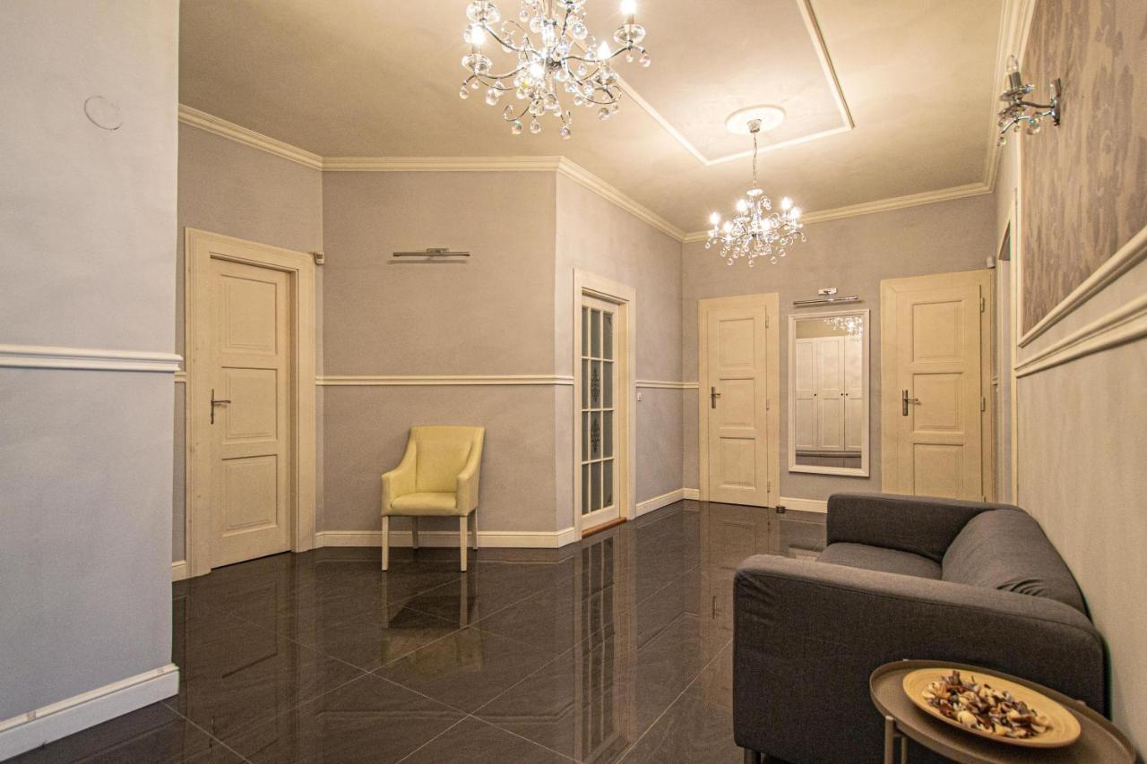 Luxury Central 150M2 Apartment On Wencelas Square With Private Garage Prag Exterior foto