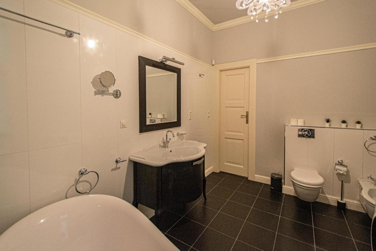 Luxury Central 150M2 Apartment On Wencelas Square With Private Garage Prag Exterior foto