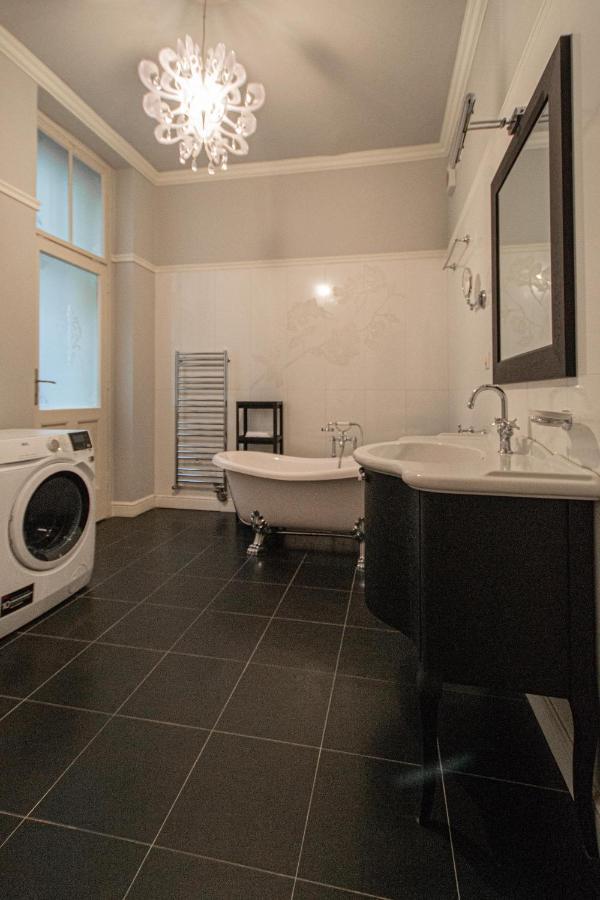 Luxury Central 150M2 Apartment On Wencelas Square With Private Garage Prag Exterior foto