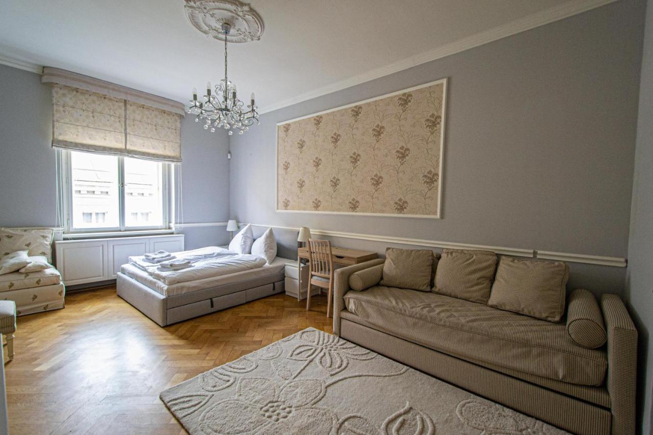 Luxury Central 150M2 Apartment On Wencelas Square With Private Garage Prag Exterior foto