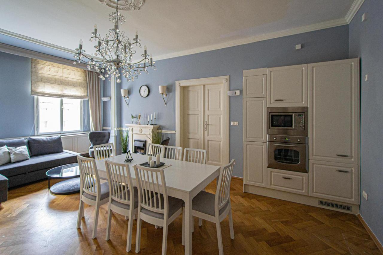 Luxury Central 150M2 Apartment On Wencelas Square With Private Garage Prag Exterior foto