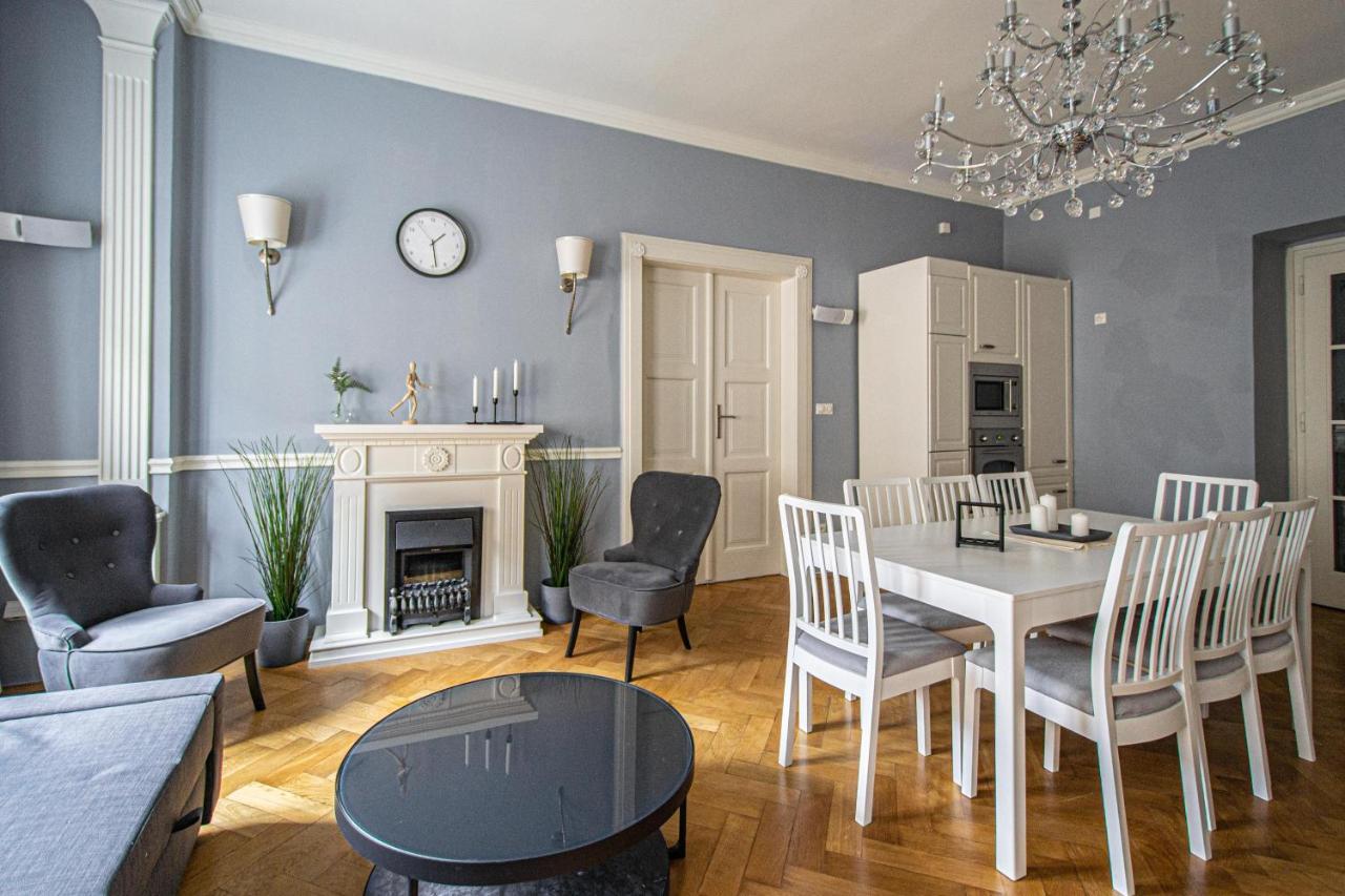 Luxury Central 150M2 Apartment On Wencelas Square With Private Garage Prag Exterior foto