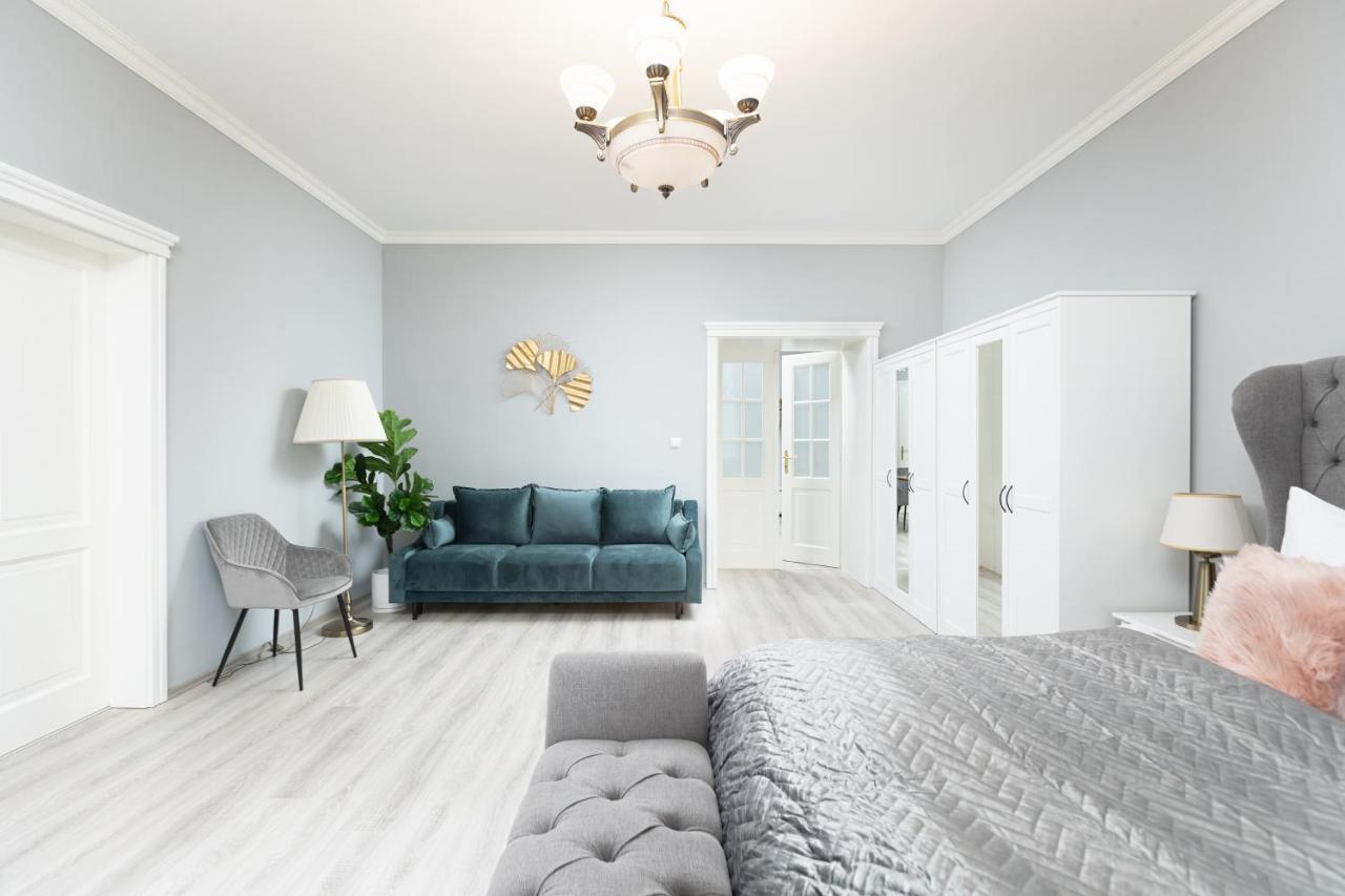 Luxury Central 150M2 Apartment On Wencelas Square With Private Garage Prag Exterior foto